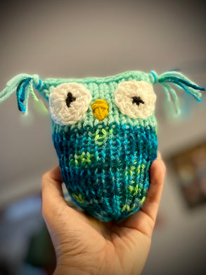 Small knit owl
