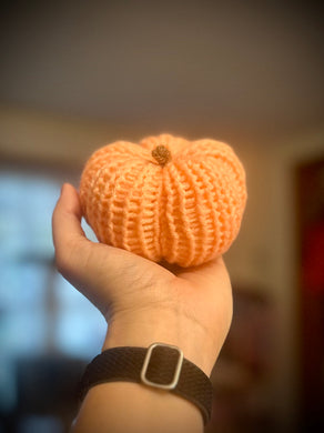 Knit pumpkin, medium