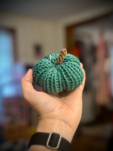 Knit pumpkin, medium
