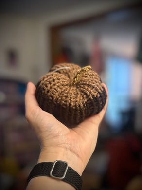 Knit pumpkin, medium