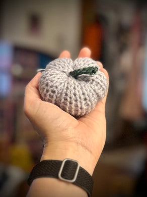 Knit pumpkin, tiny