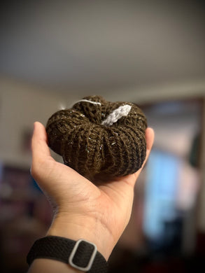 Knit pumpkin, medium